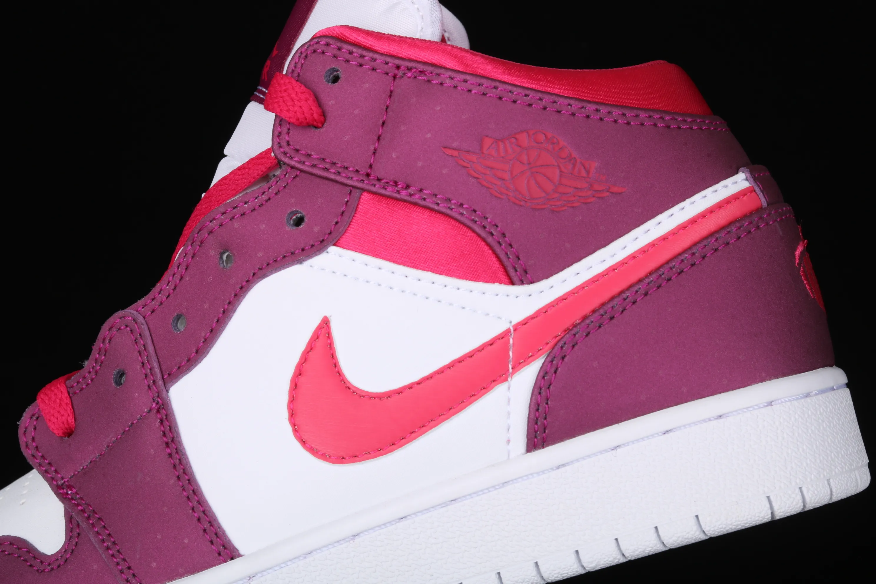 All Categories Air Jordan Jordan Series Basketball Shoes Air Jordan 1 Mid Air Jordan 1 Mid GS White Purple Buckle Broken China Full First Layer Authentic Standard 555112-661